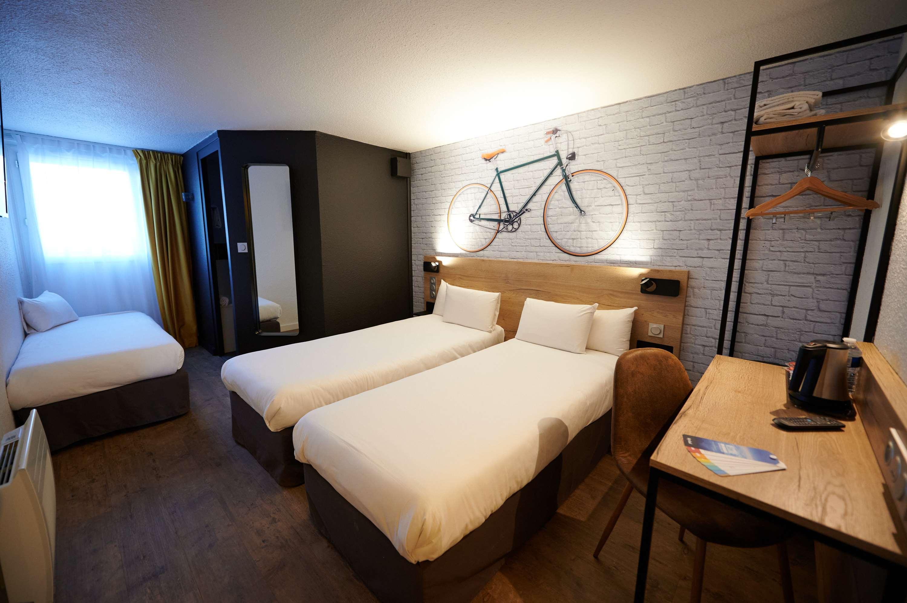 Kyriad Hotel Laval Laval (Mayenne) Exterior foto