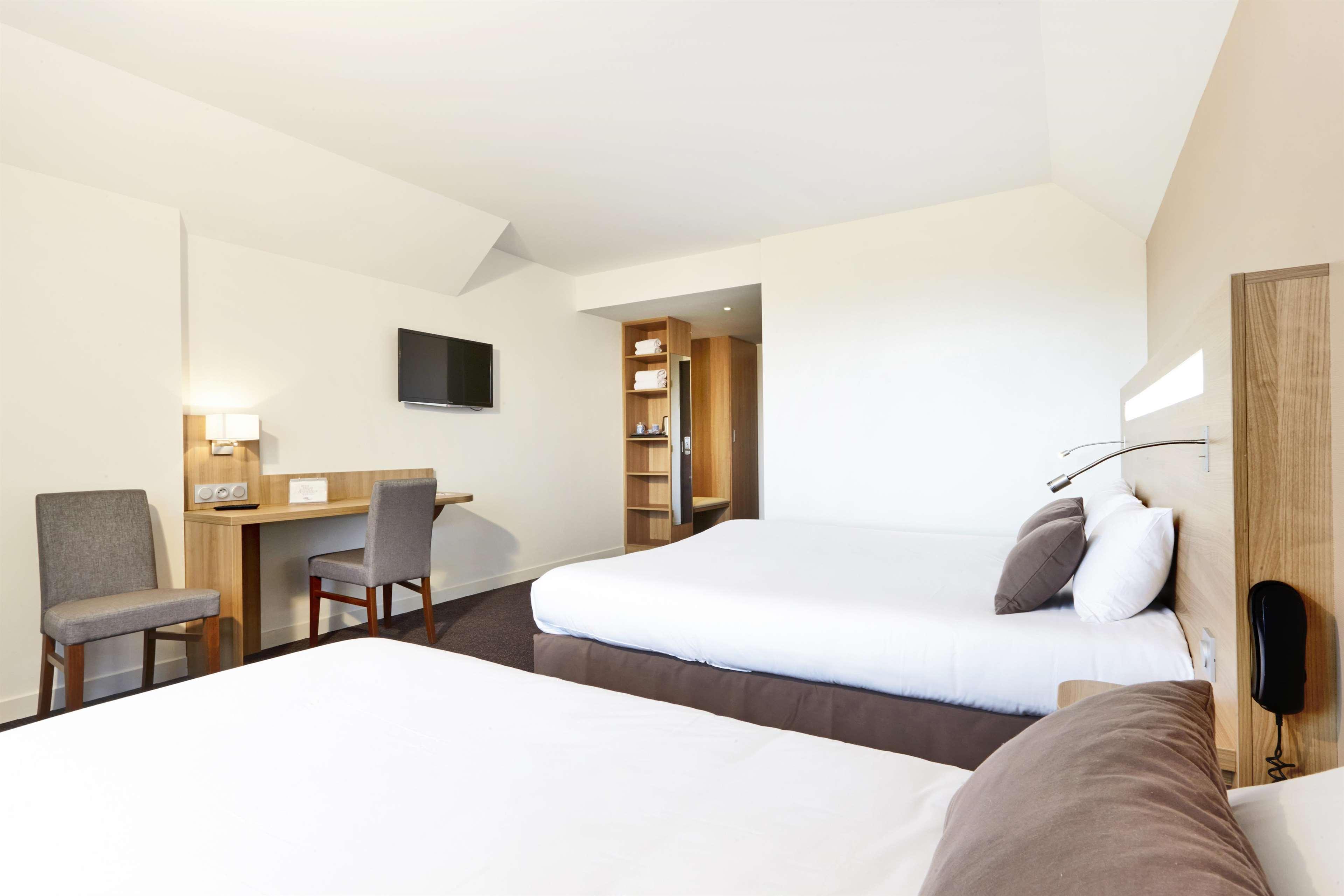 Kyriad Hotel Laval Laval (Mayenne) Exterior foto