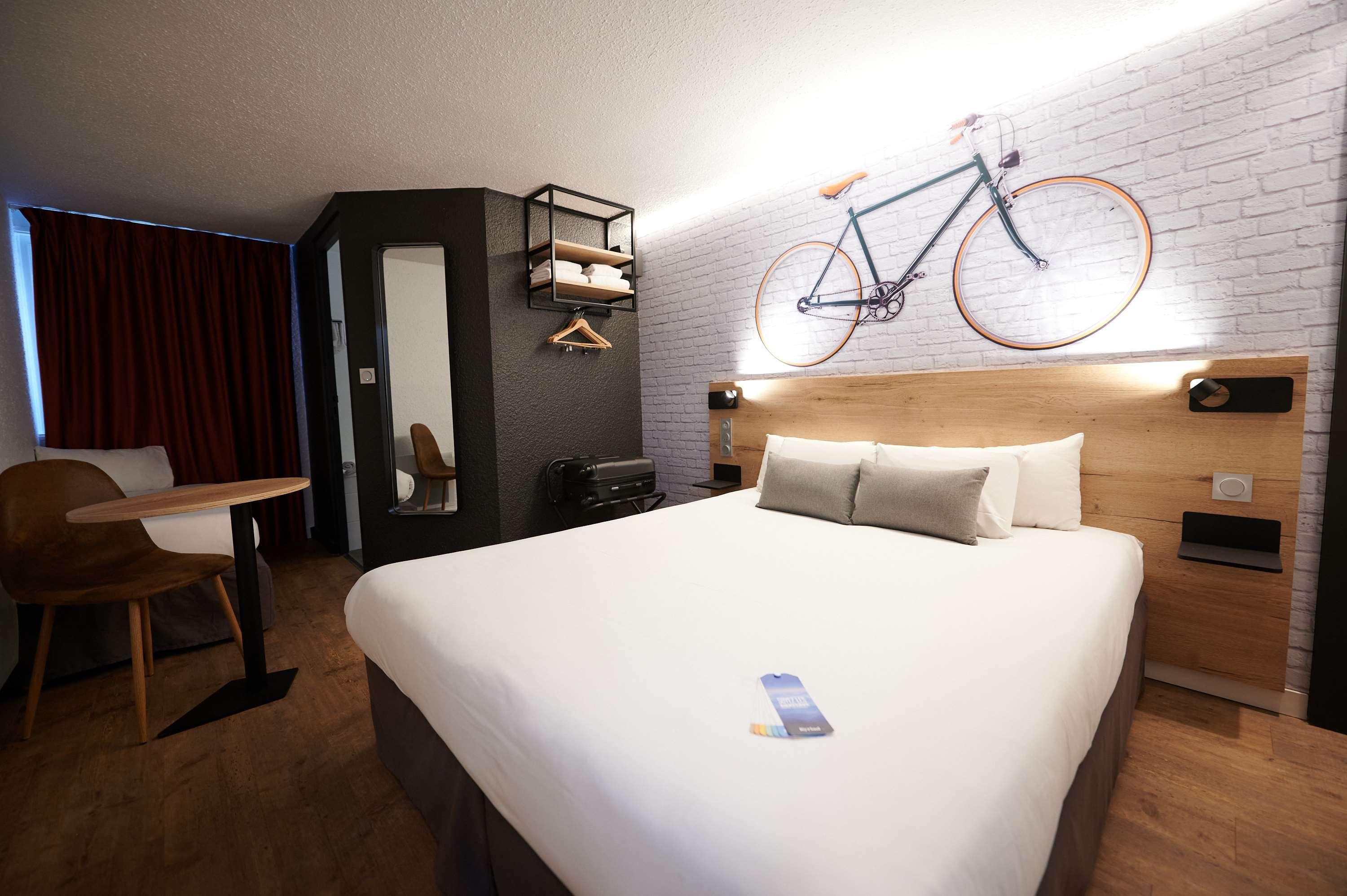 Kyriad Hotel Laval Laval (Mayenne) Exterior foto