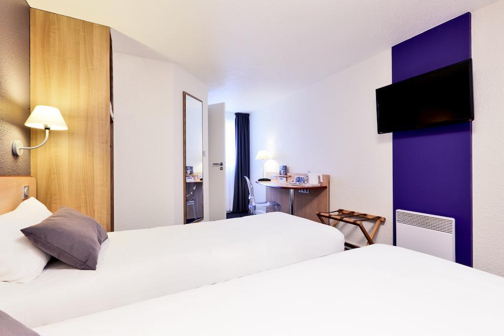 Kyriad Hotel Laval Laval (Mayenne) Exterior foto