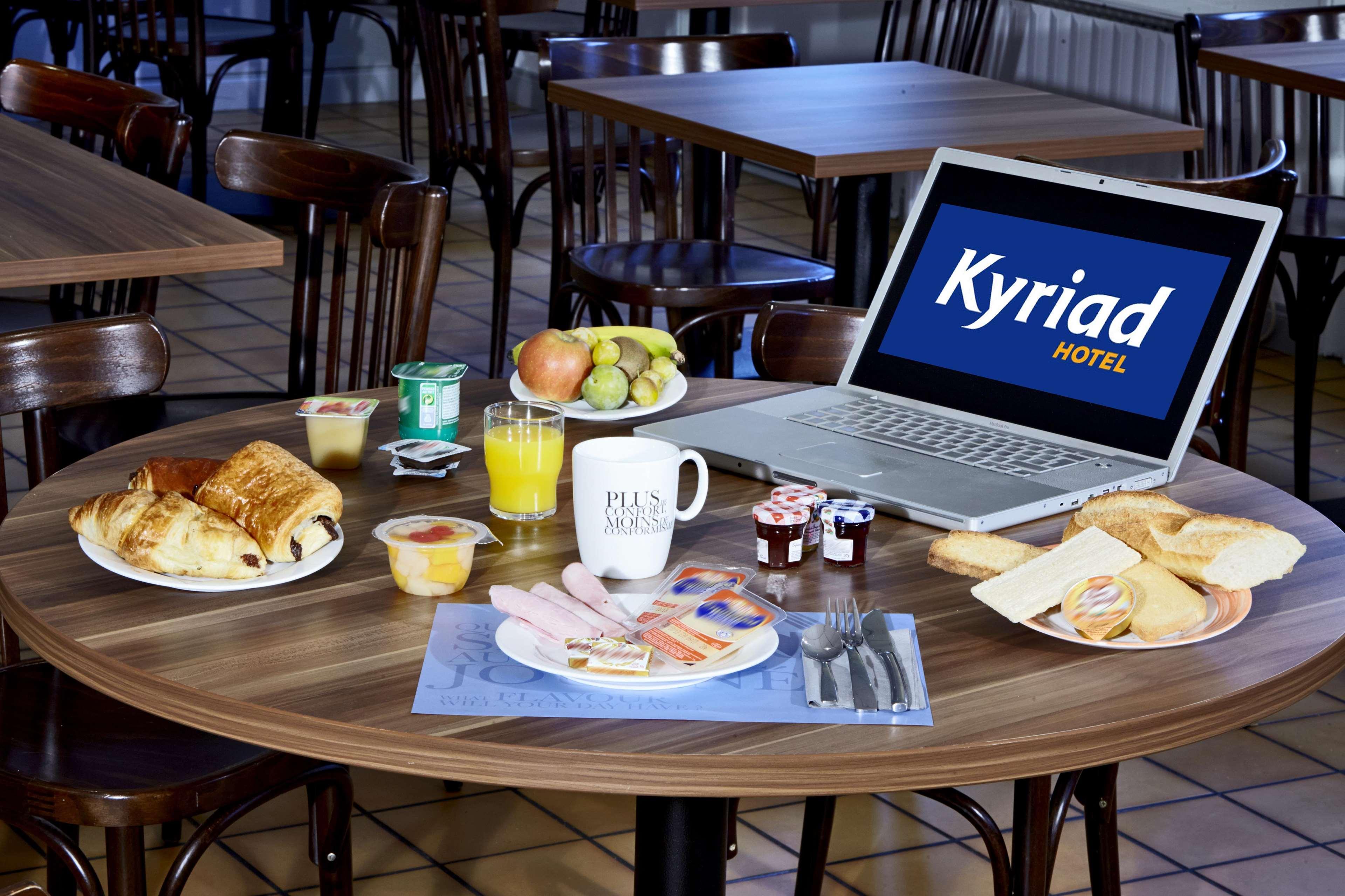Kyriad Hotel Laval Laval (Mayenne) Exterior foto