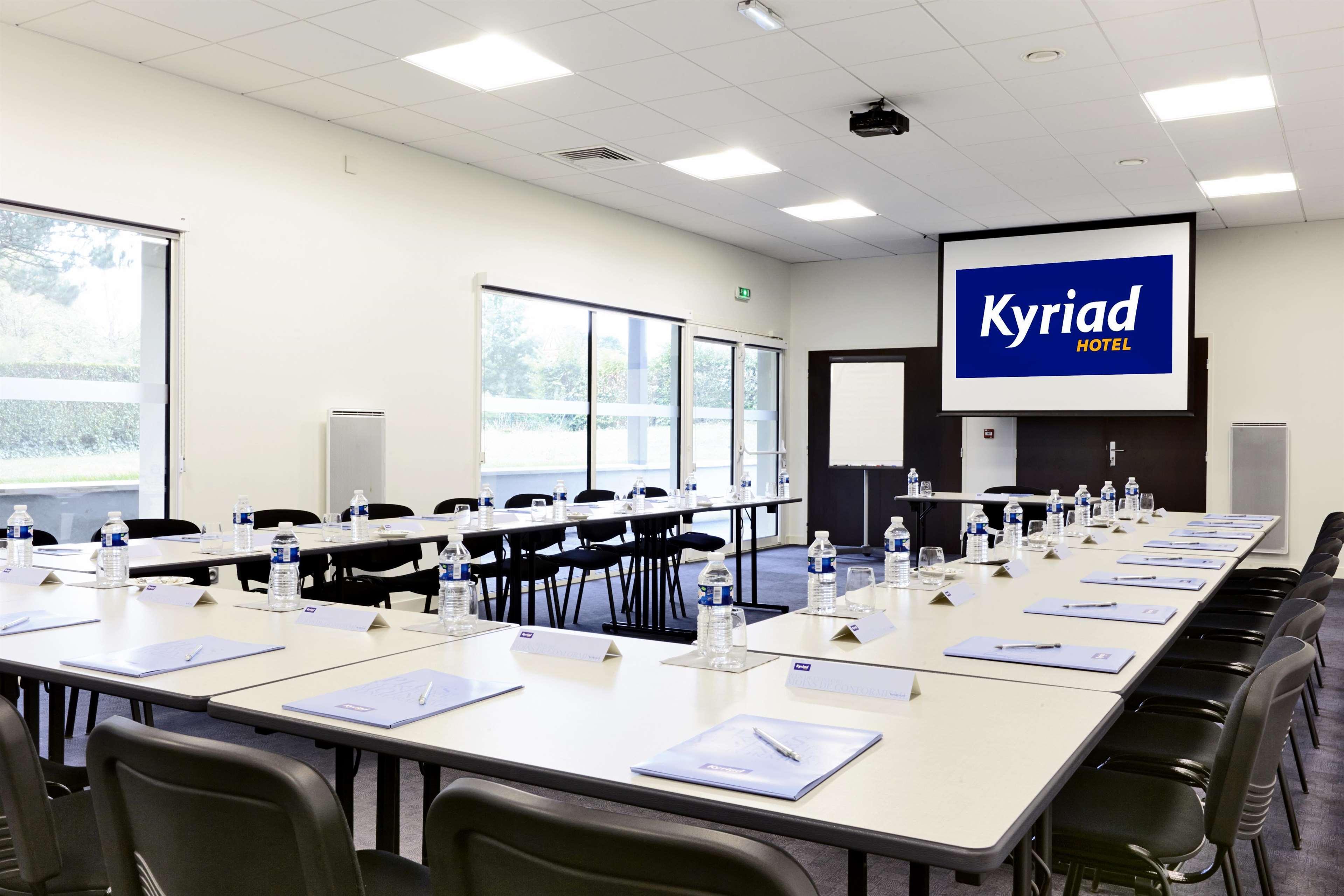 Kyriad Hotel Laval Laval (Mayenne) Exterior foto